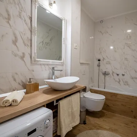 וילה Gabriel With Pool, Sauna, Jacuzzi מאקרסקה