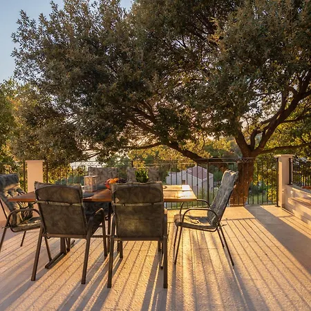 וילה Gabriel With Pool, Sauna, Jacuzzi *