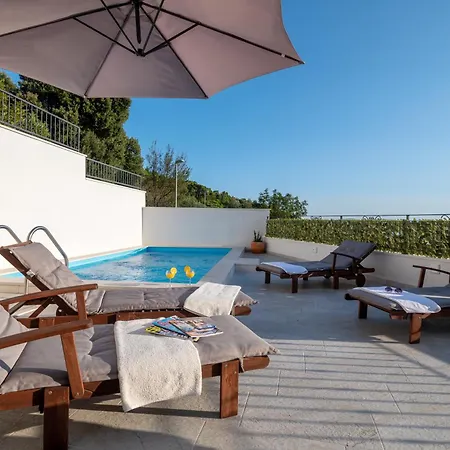 Gabriel With Pool, Sauna, Jacuzzi Makarská