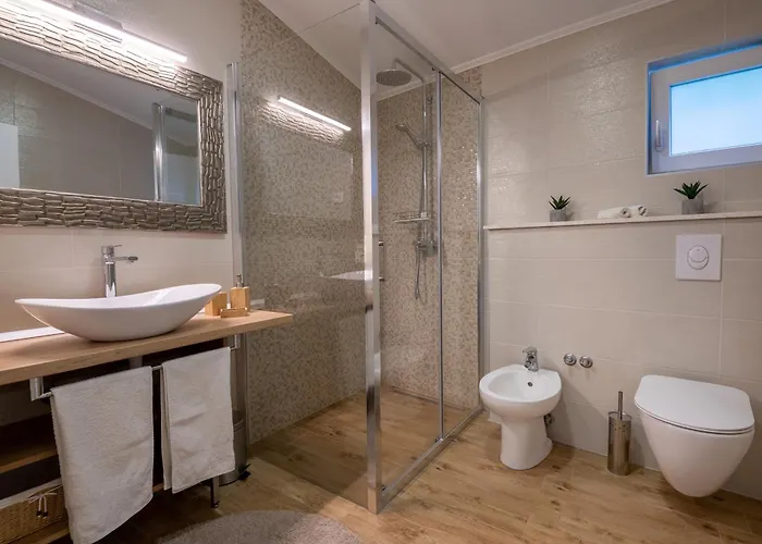 Gabriel With Pool, Sauna, Jacuzzi *