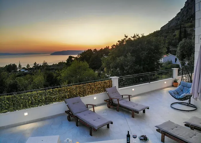 Gabriel With Pool, Sauna, Jacuzzi * Μακάρσκα