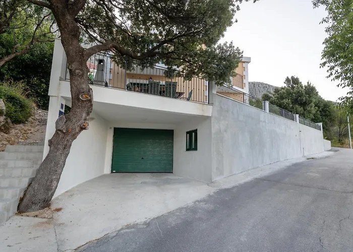 Gabriel With Pool, Sauna, Jacuzzi * מאקרסקה