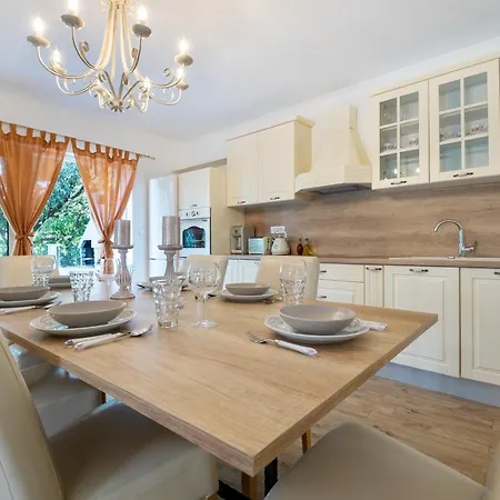 Villa Gabriel With Pool, Sauna, Jacuzzi Makarska