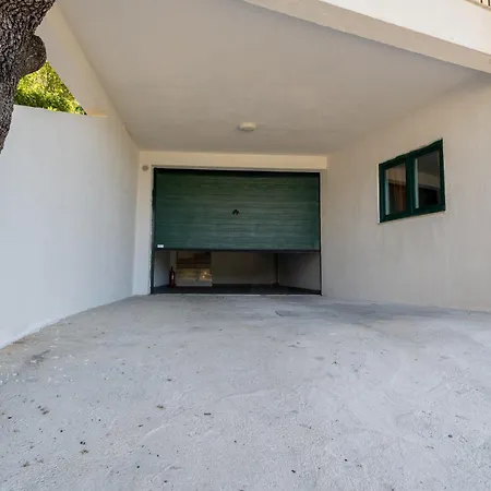 Gabriel With Pool, Sauna, Jacuzzi Villa