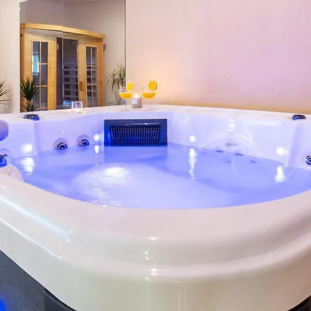 Villa Gabriel With Pool, Sauna, Jacuzzi *