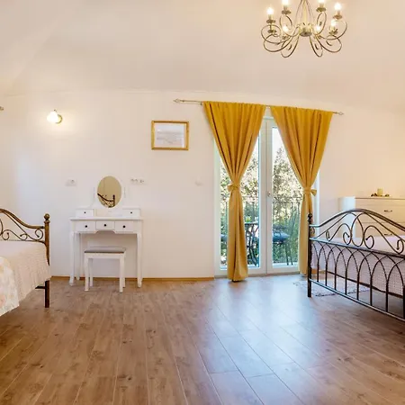 Gabriel With Pool, Sauna, Jacuzzi Villa Makarska