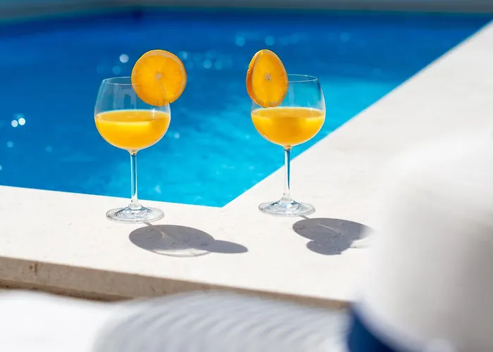 Gabriel With Pool, Sauna, Jacuzzi Villa