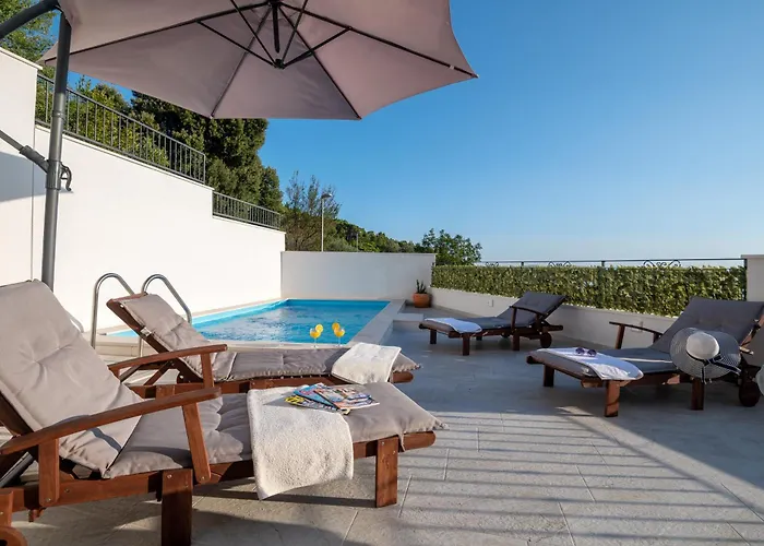 Gabriel With Pool, Sauna, Jacuzzi Makarska