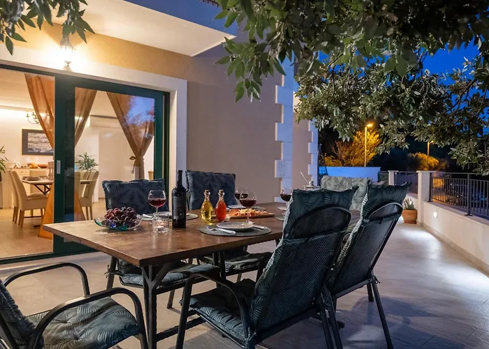 Gabriel With Pool, Sauna, Jacuzzi Villa *